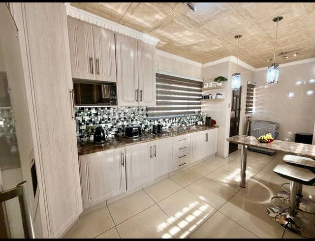 4 BEDROOM HOUSE FOR SALE IN VANDERBIJLPARK CE 4